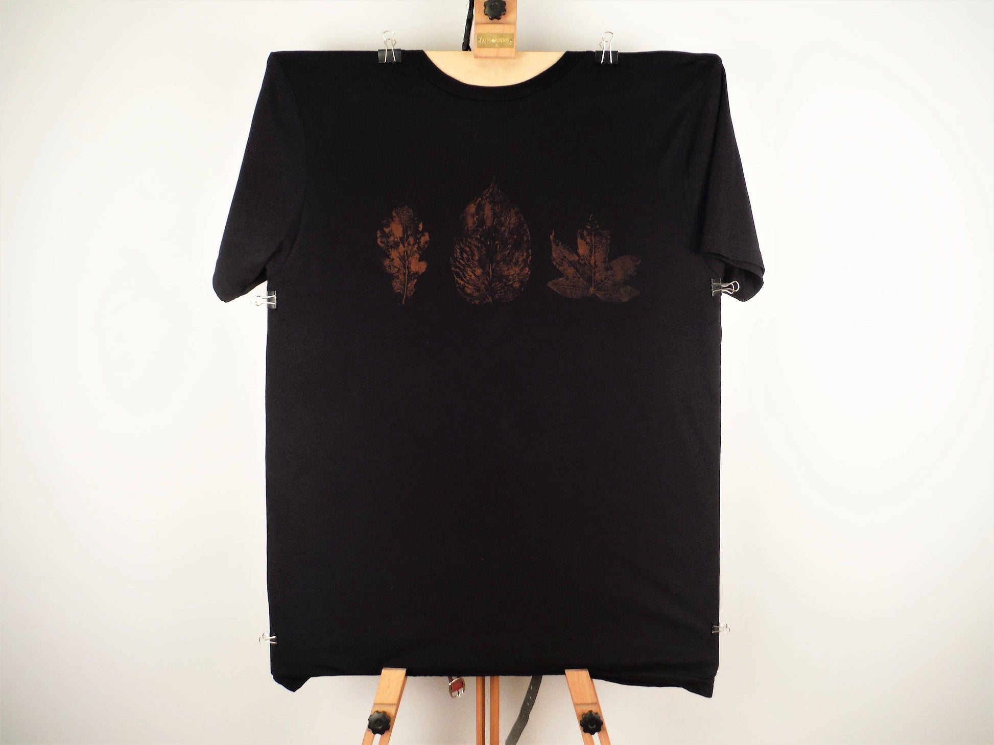 Three Leaf Hand Printed Organic Cotton T-Shirt - Black M - Bare Canvas