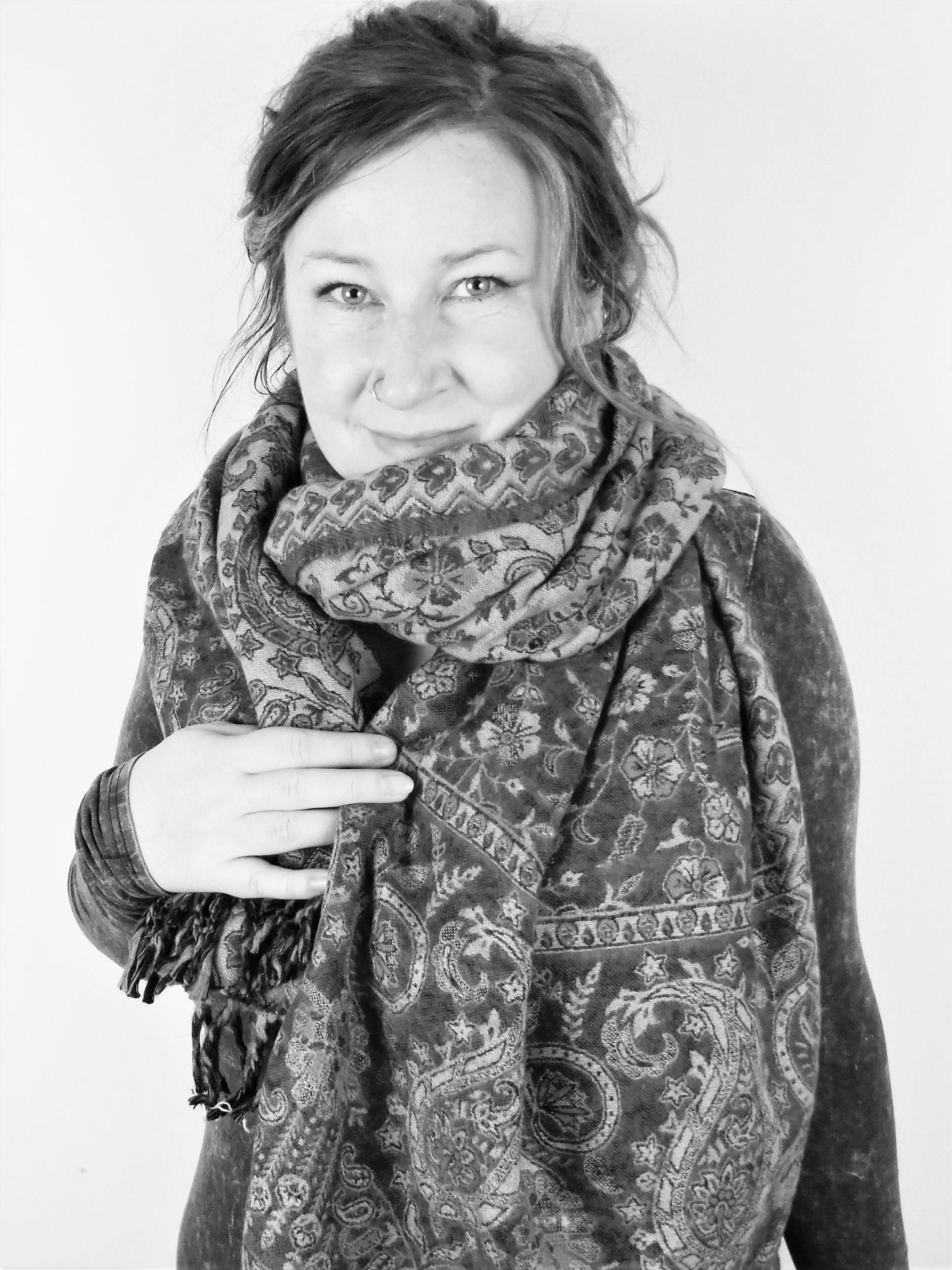 Manta Bufanda / Chal / Lanzamiento - Paisley Naranja y Negro